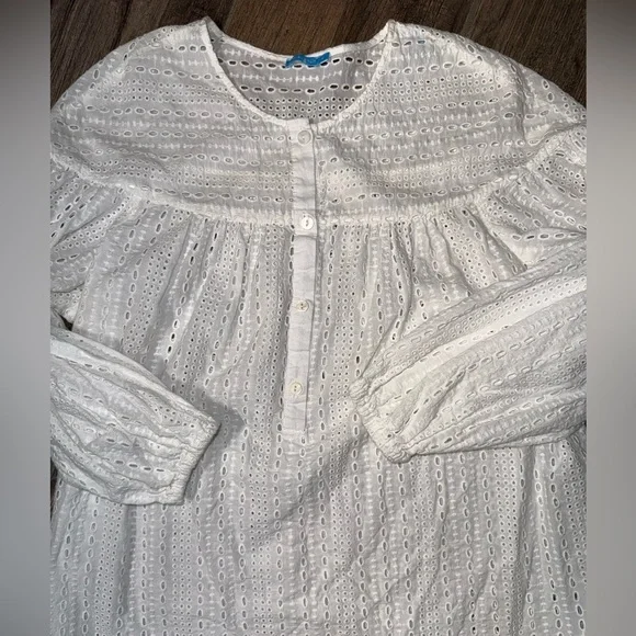 J McLaughlin Women Elegant White Eyelet Blouse Medium Cottagecore Top - Picture 3 of 5